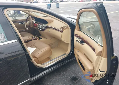 2007 Mercedes-Benz S 550 4Matic z USA, uszkodzony, nr VIN WDDNG86X07A100694